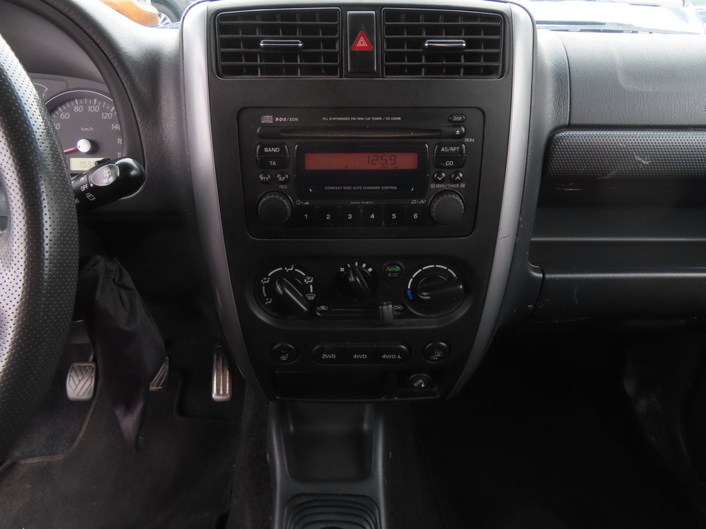 Suzuki Jimny 1.3 16V Vyhř. sedaček