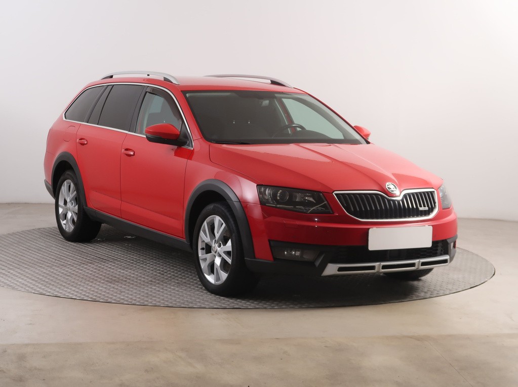 Skoda Octavia Combi . Scout 2.0 TDI Automat, Serv.kniha, Navigácia, Xenóny