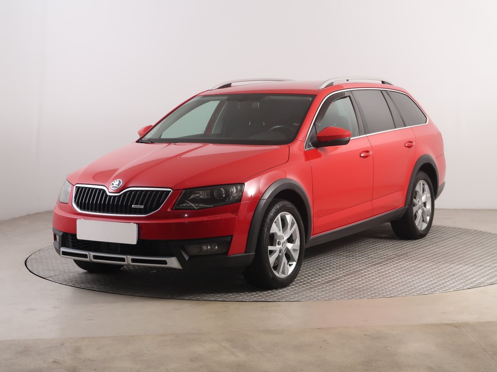 Skoda Octavia Combi . Scout 2.0 TDI Automat, Serv.kniha, Navigácia, Xenóny