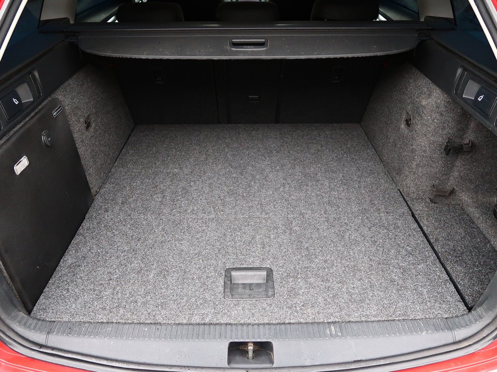 Skoda Octavia Combi . Scout 2.0 TDI Automat, Serv.kniha, Navigácia, Xenóny