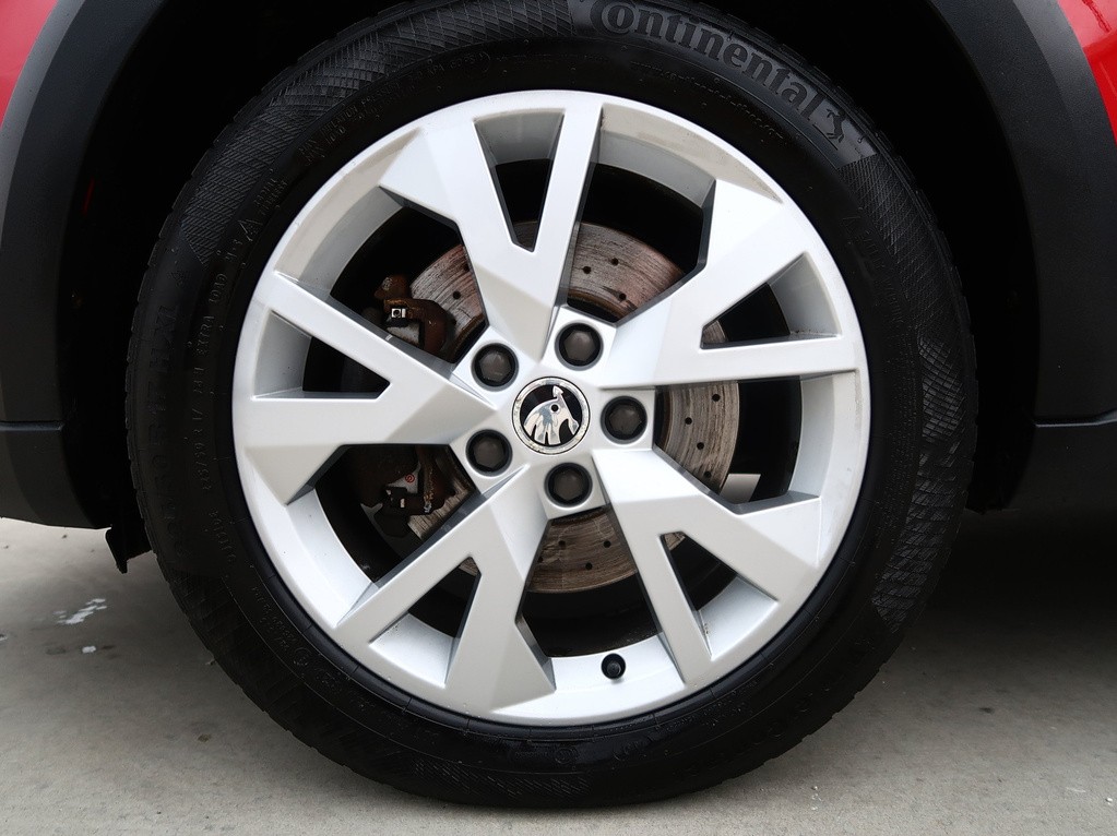 Skoda Octavia Combi . Scout 2.0 TDI Automat, Serv.kniha, Navigácia, Xenóny