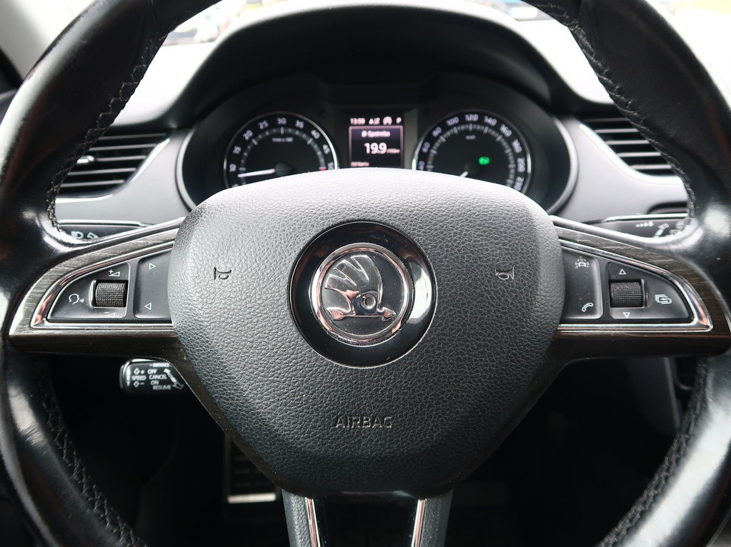 Skoda Octavia Combi . Scout 2.0 TDI Automat, Serv.kniha, Navigácia, Xenóny