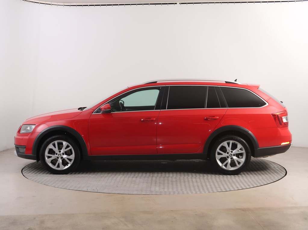 Skoda Octavia Combi . Scout 2.0 TDI Automat, Serv.kniha, Navigácia, Xenóny
