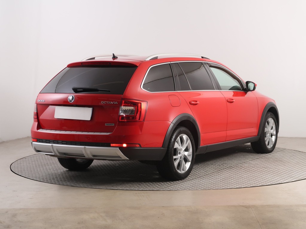 Skoda Octavia Combi . Scout 2.0 TDI Automat, Serv.kniha, Navigácia, Xenóny