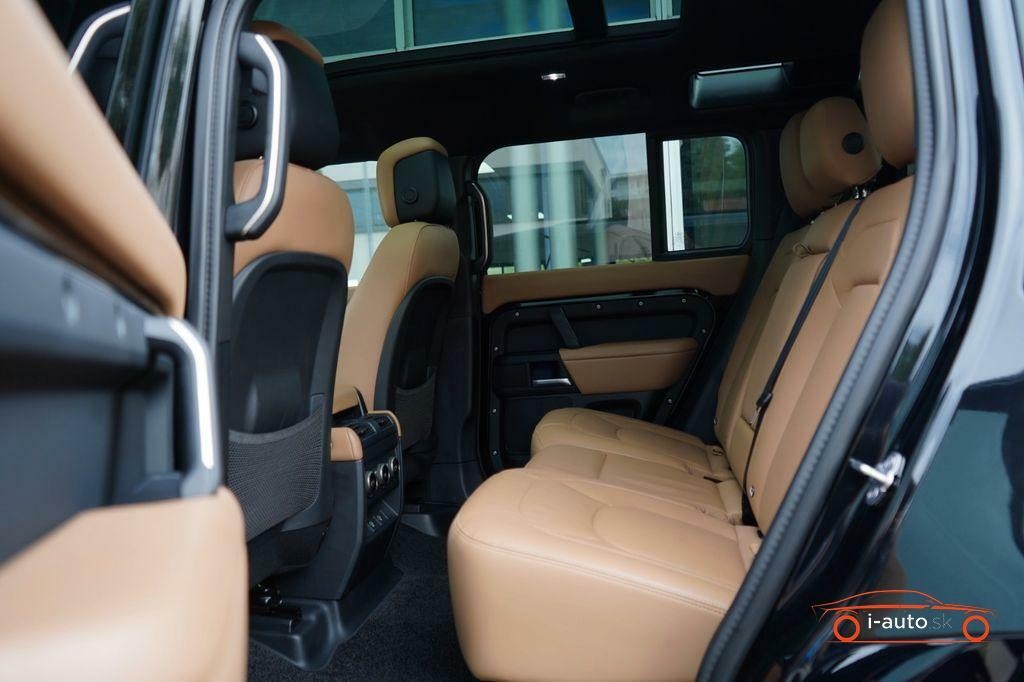 Land Rover Defender 110 D250 X-DYNAMIC SE