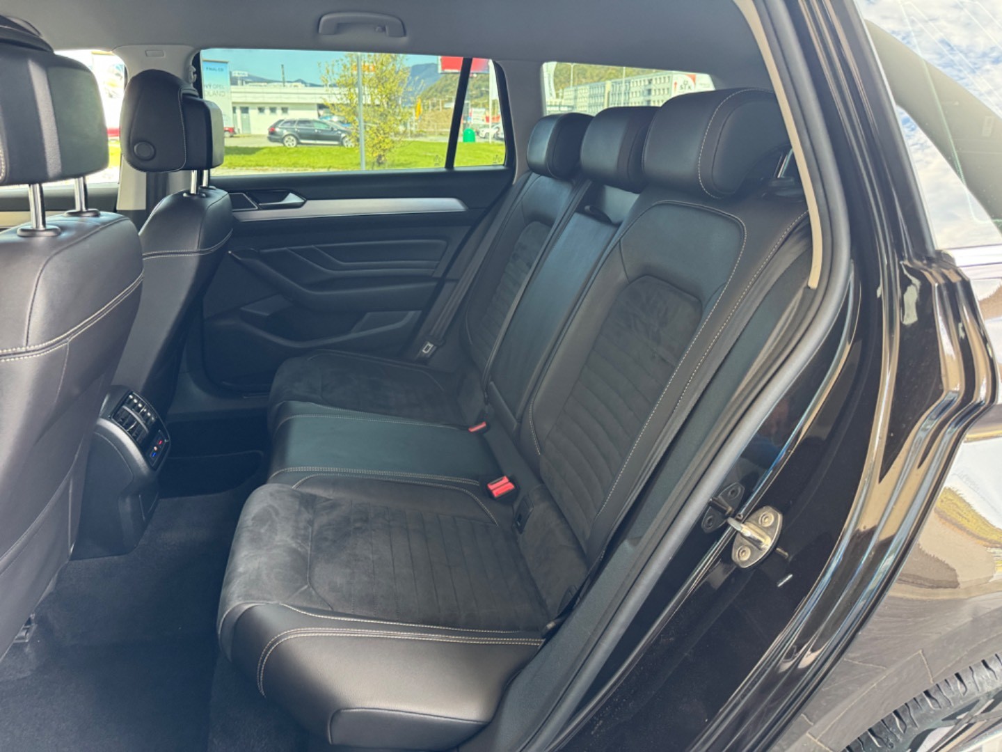 Volkswagen Passat Variant 2.0 TDI Elegance 4Motion DSG