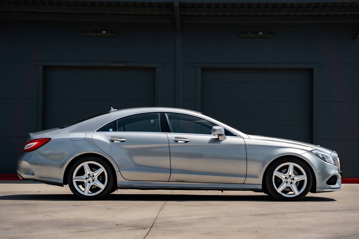 Mercedes-Benz CLS Kupé AMG Line / Multibeam LED / Distronic+ / Comand Online / TOP