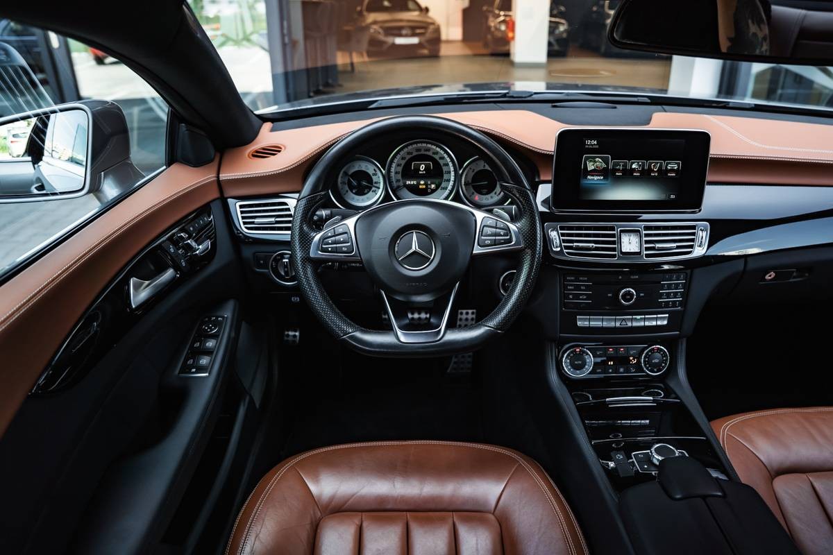 Mercedes-Benz CLS Kupé AMG Line / Multibeam LED / Distronic+ / Comand Online / TOP