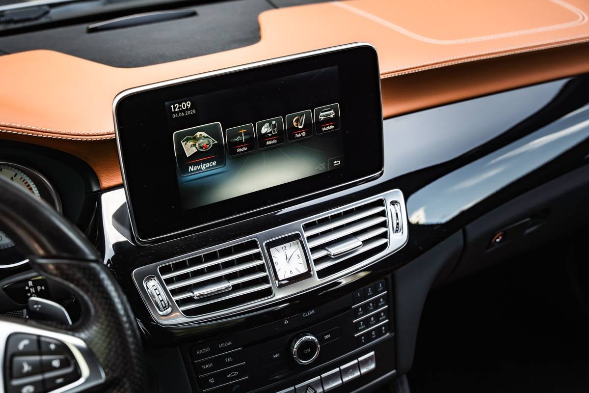 Mercedes-Benz CLS Kupé AMG Line / Multibeam LED / Distronic+ / Comand Online / TOP