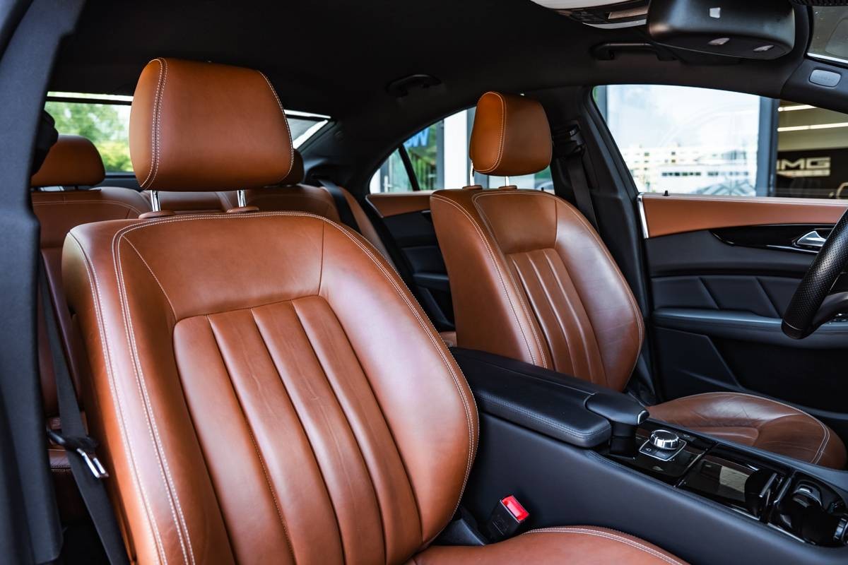 Mercedes-Benz CLS Kupé AMG Line / Multibeam LED / Distronic+ / Comand Online / TOP