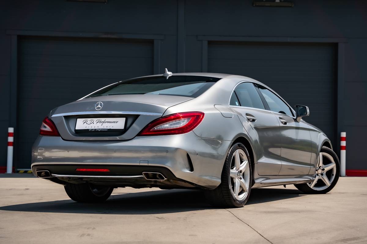 Mercedes-Benz CLS Kupé AMG Line / Multibeam LED / Distronic+ / Comand Online / TOP