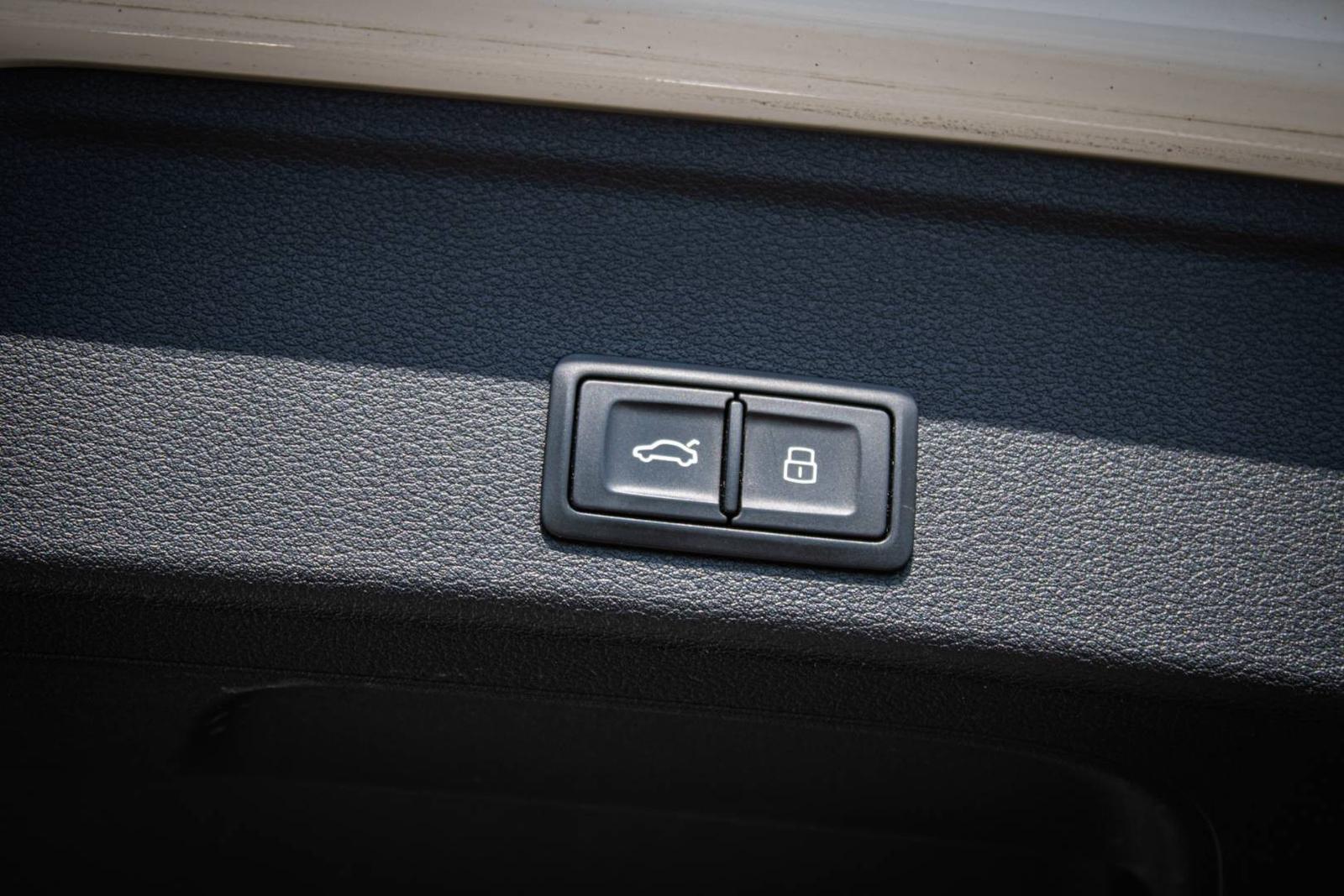 Audi A4 Avant 3.0 TDI V6 Quattro 3x Sline, Virtual cockpit, el. ťažné