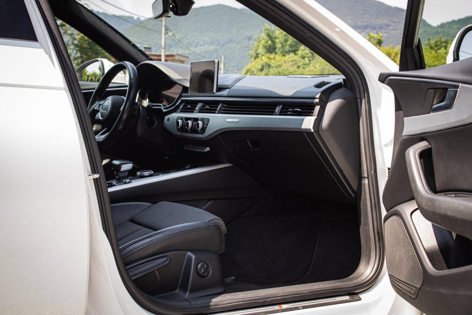 Audi A4 Avant 3.0 TDI V6 Quattro 3x Sline, Virtual cockpit, el. ťažné