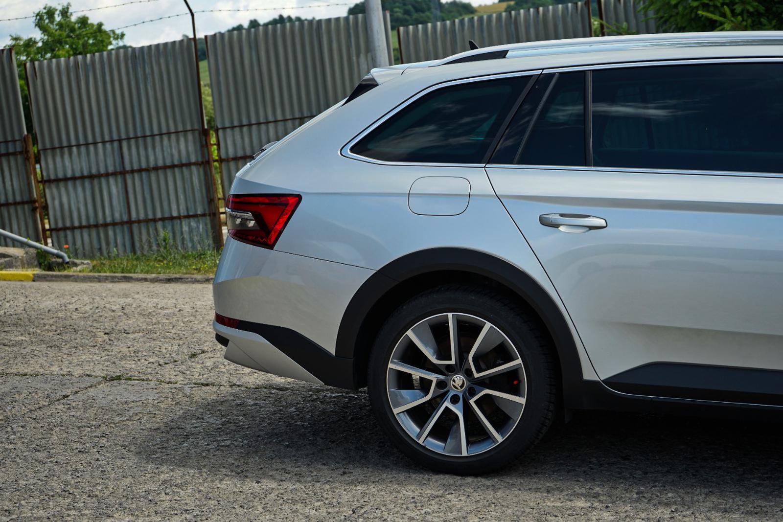 Škoda Superb Combi 2.0 TDI SCR Scout 4x4 DSG