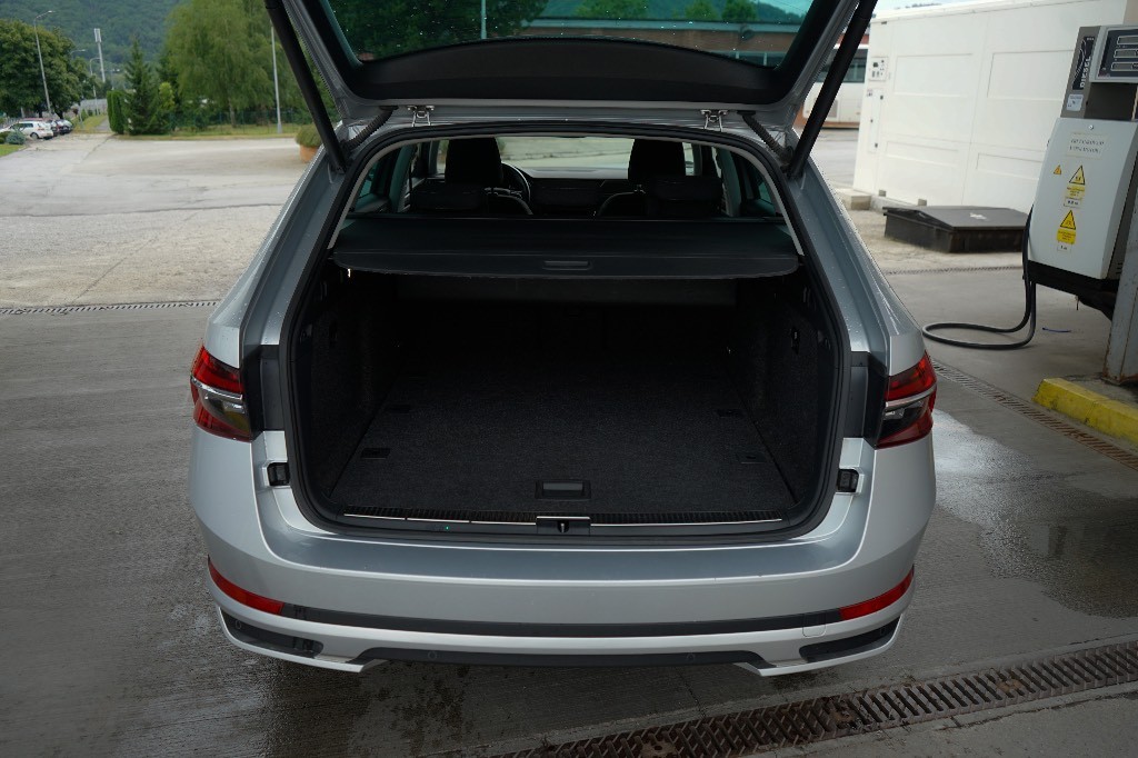 Škoda Superb Combi 2.0 TDI SCR Scout 4x4 DSG
