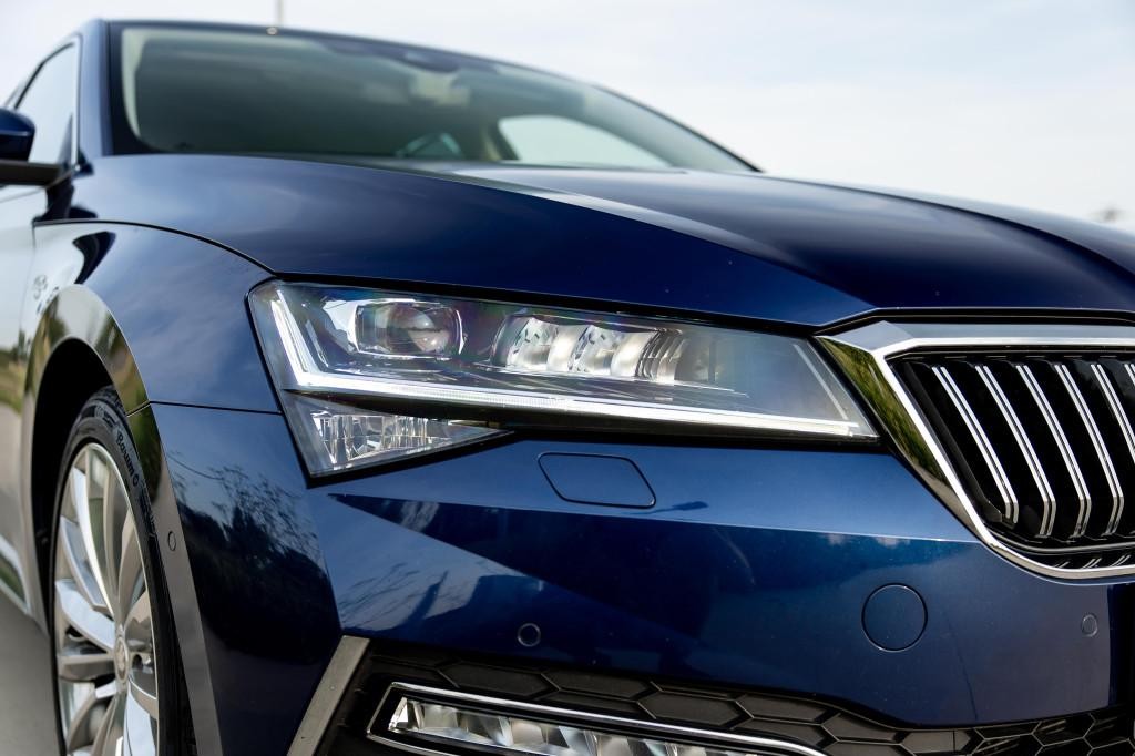 Škoda Superb 2.0 TDI SCR L&K 4x4 DSG sedan