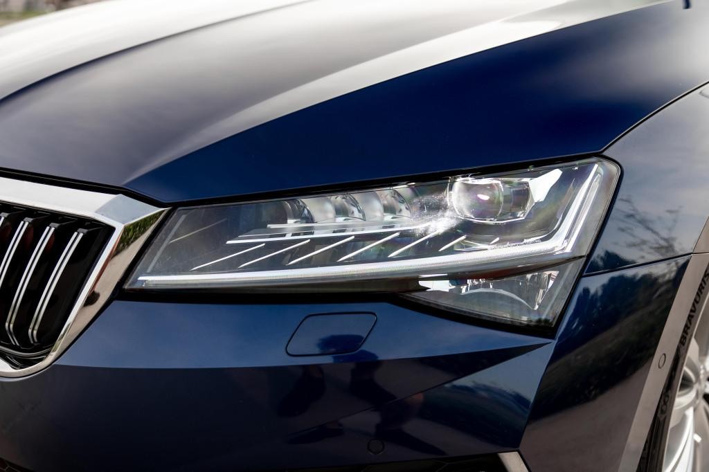 Škoda Superb 2.0 TDI SCR L&K 4x4 DSG sedan