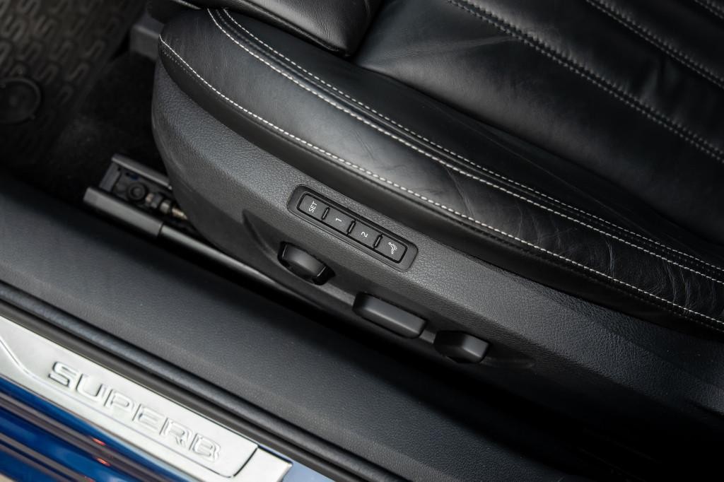 Škoda Superb 2.0 TDI SCR L&K 4x4 DSG sedan