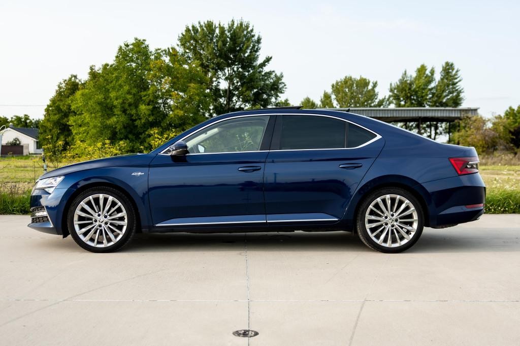 Škoda Superb 2.0 TDI SCR L&K 4x4 DSG sedan