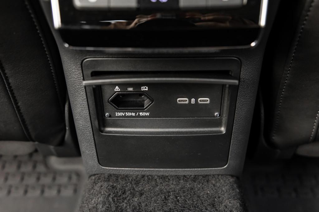 Škoda Superb 2.0 TDI SCR L&K 4x4 DSG sedan