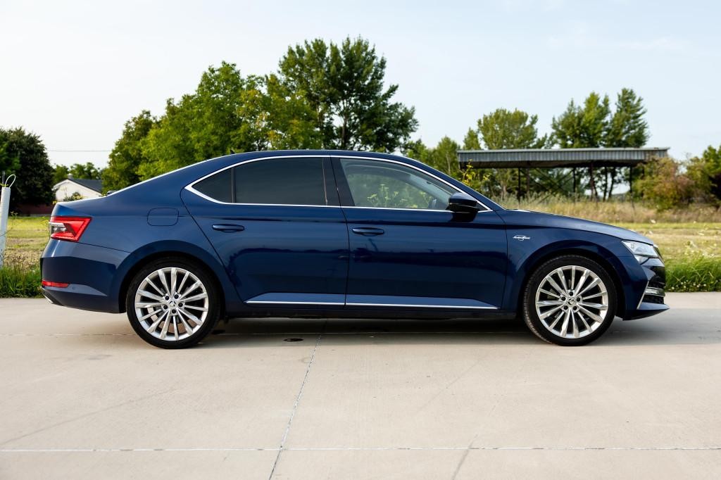 Škoda Superb 2.0 TDI SCR L&K 4x4 DSG sedan