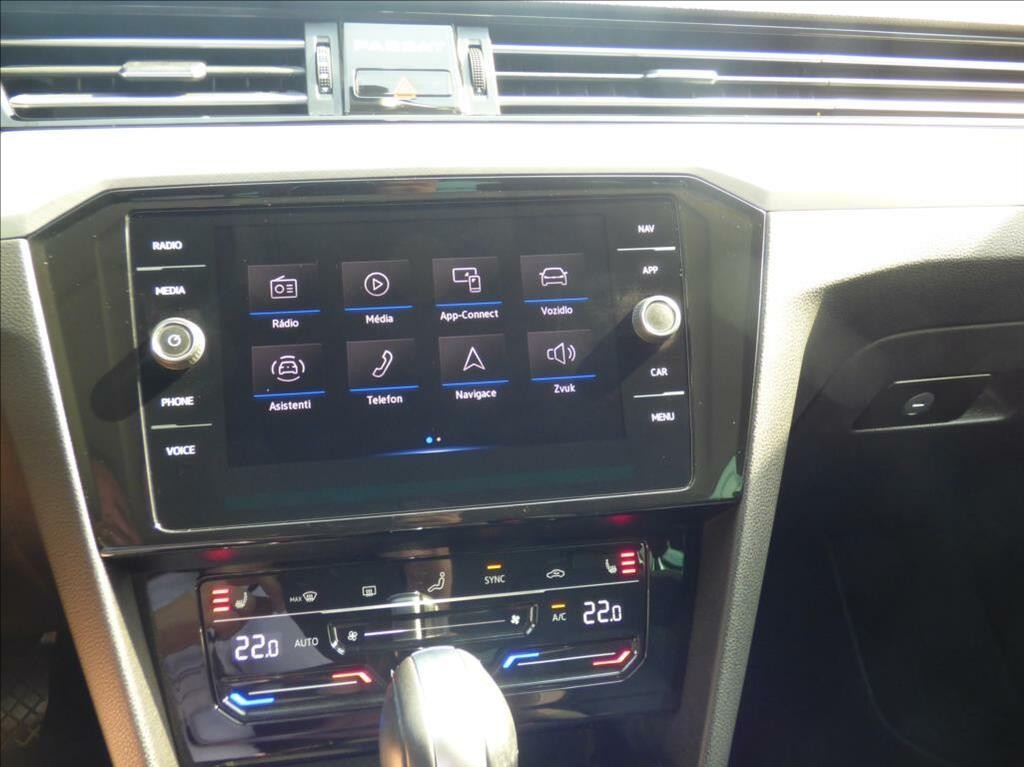 Volkswagen Passat Variant 2, 0 TDI DSG, LED, Navigace, Digi Klima, VW servis  Business