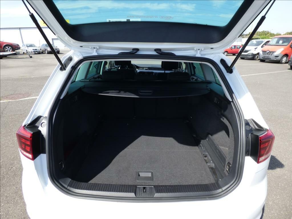 Volkswagen Passat Variant 2, 0 TDI DSG, LED, Navigace, Digi Klima, VW servis  Business