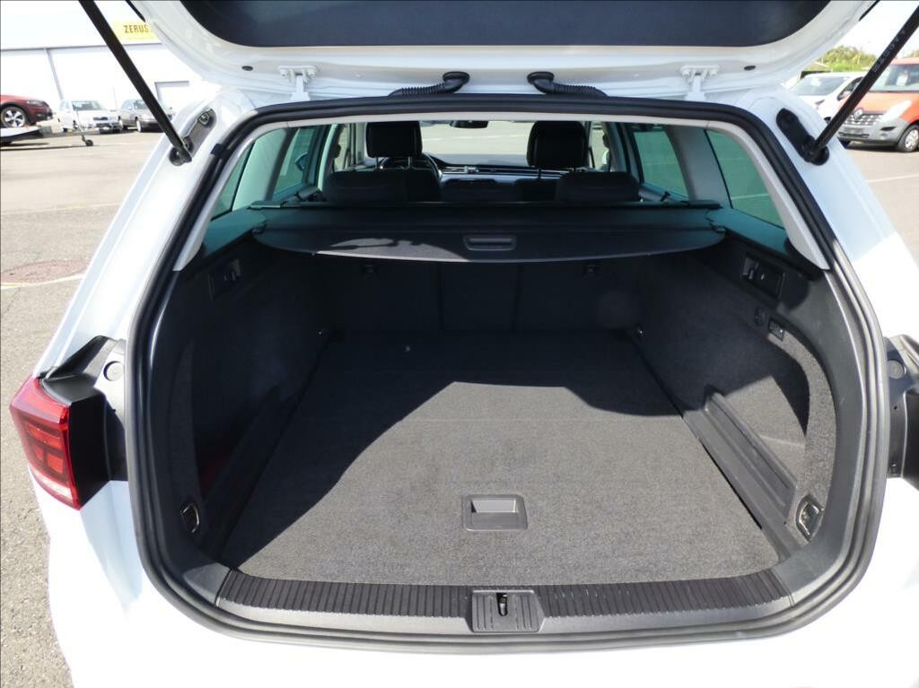 Volkswagen Passat Variant 2, 0 TDI DSG, LED, Navigace, Digi Klima, VW servis  Business