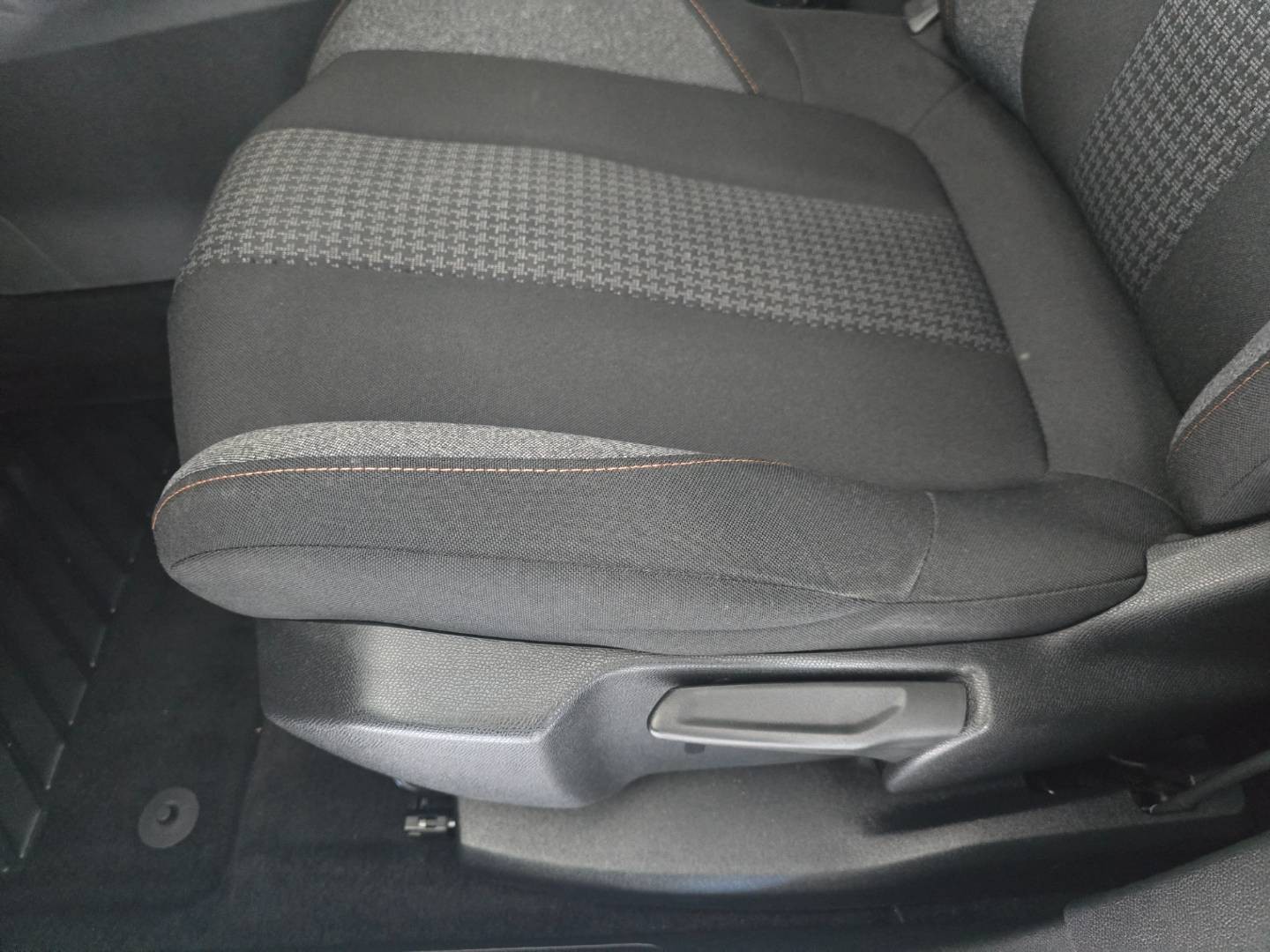 Peugeot 3008 1.5 Blue HDi 130k Allure A/T