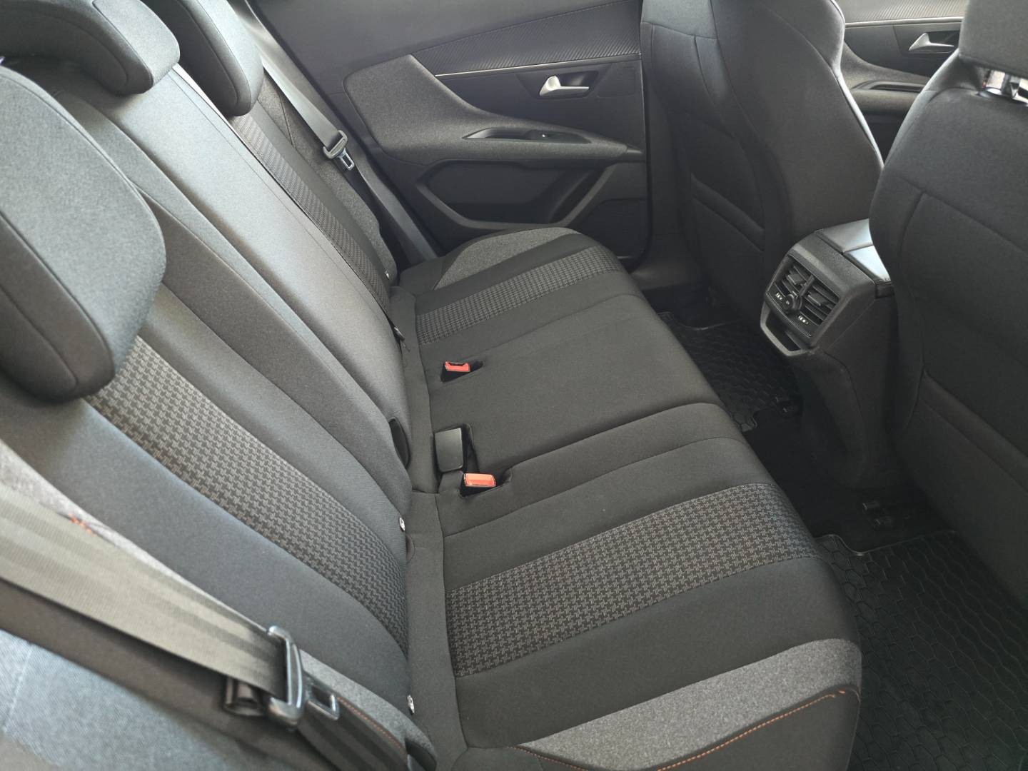 Peugeot 3008 1.5 Blue HDi 130k Allure A/T