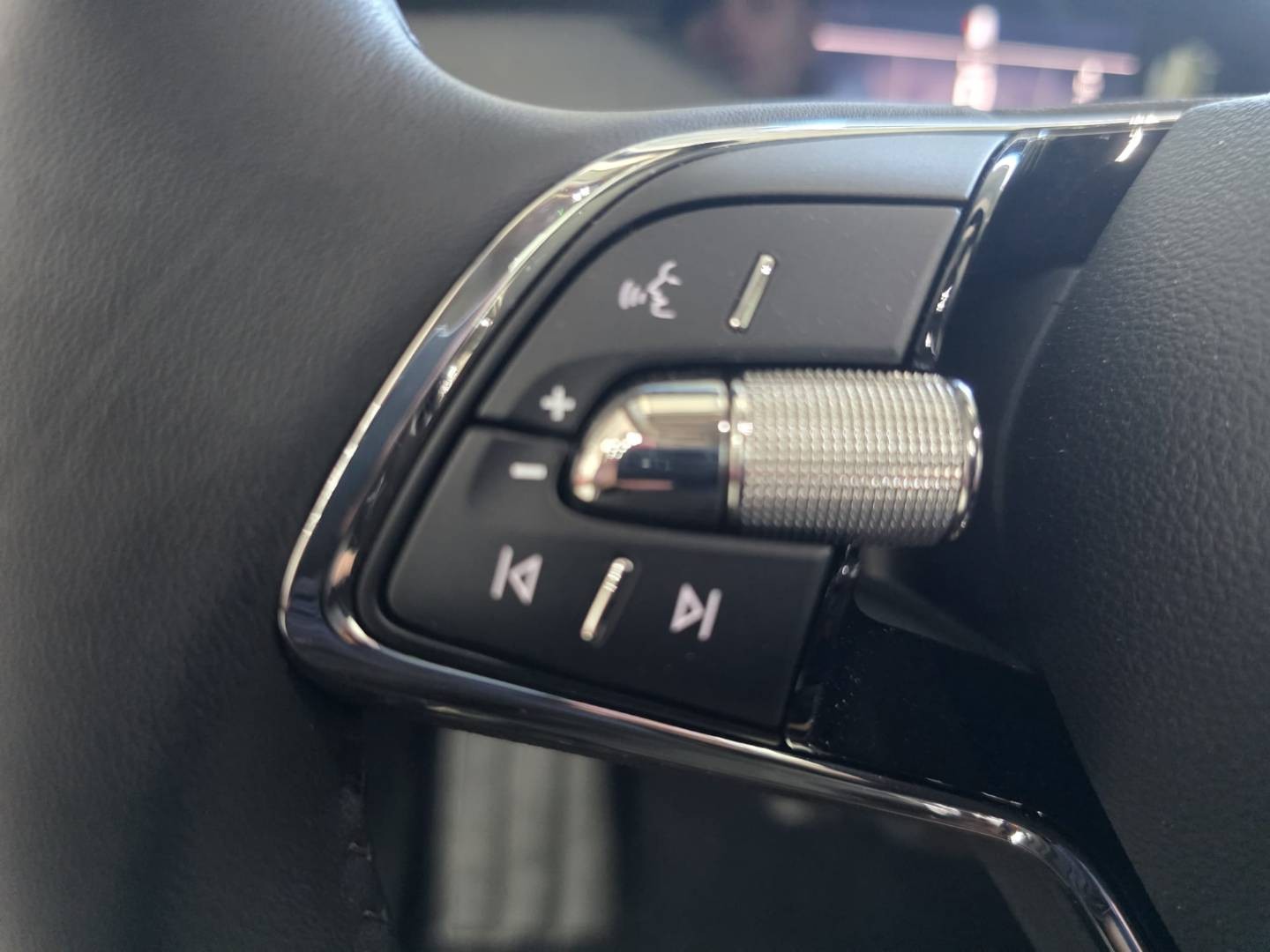 Škoda Enyaq 50, nové vozidlo, v záruke do 9/27