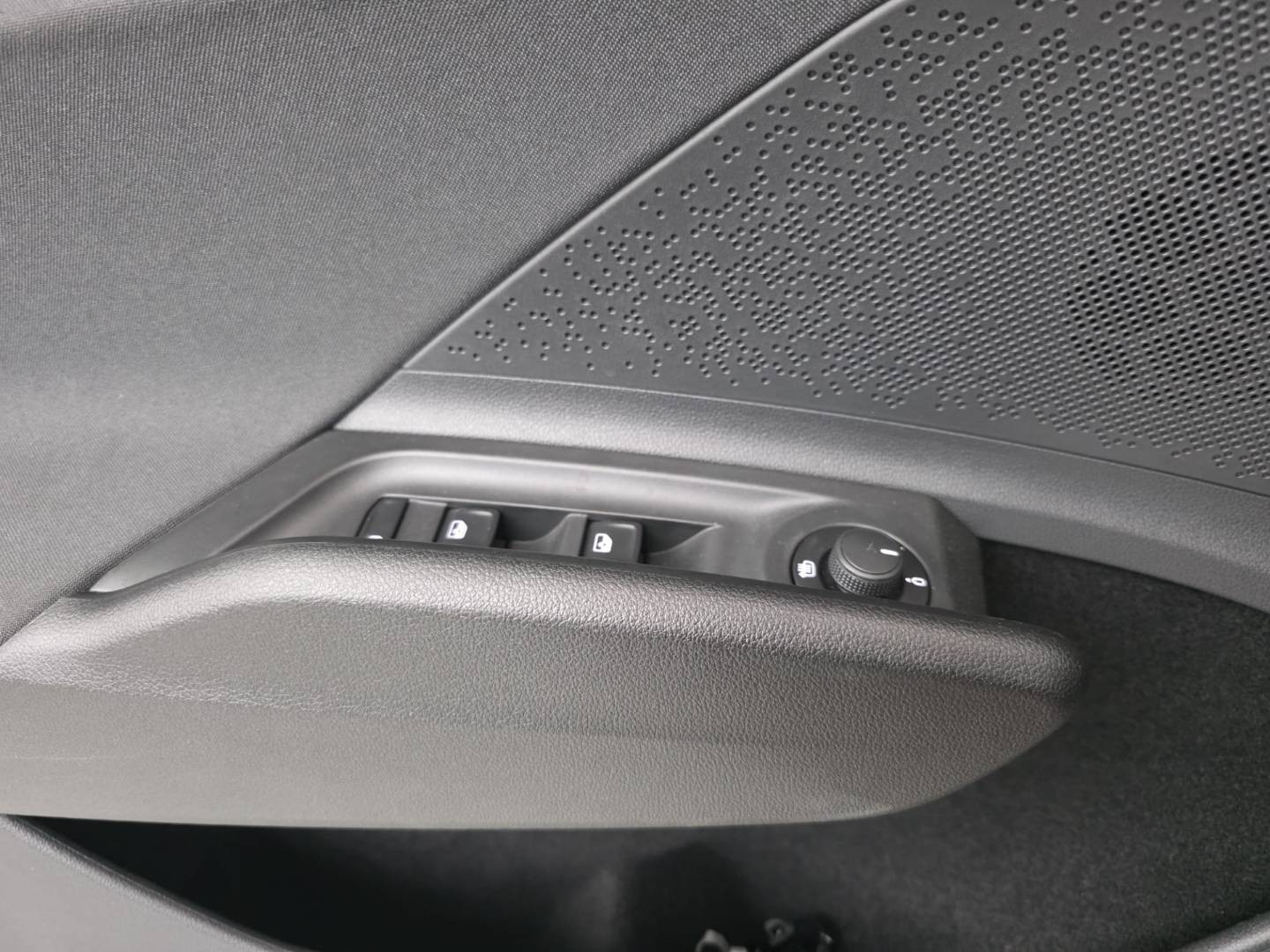 Škoda Enyaq 50, nové vozidlo, v záruke do 9/27