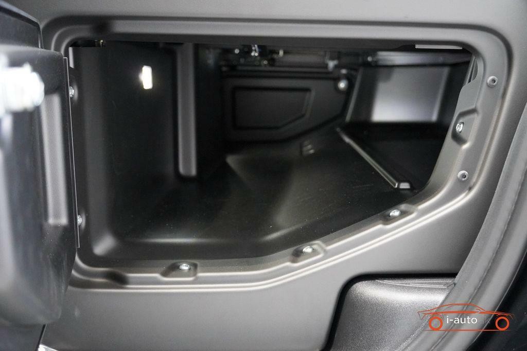 Land Rover Defender 110 Hard Top X-Dynamic SE