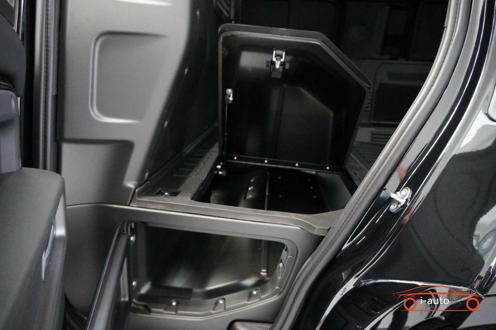 Land Rover Defender 110 Hard Top X-Dynamic SE