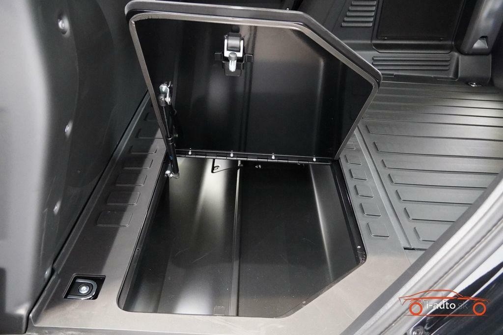 Land Rover Defender 110 Hard Top X-Dynamic SE