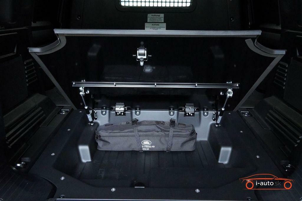 Land Rover Defender 110 Hard Top X-Dynamic SE