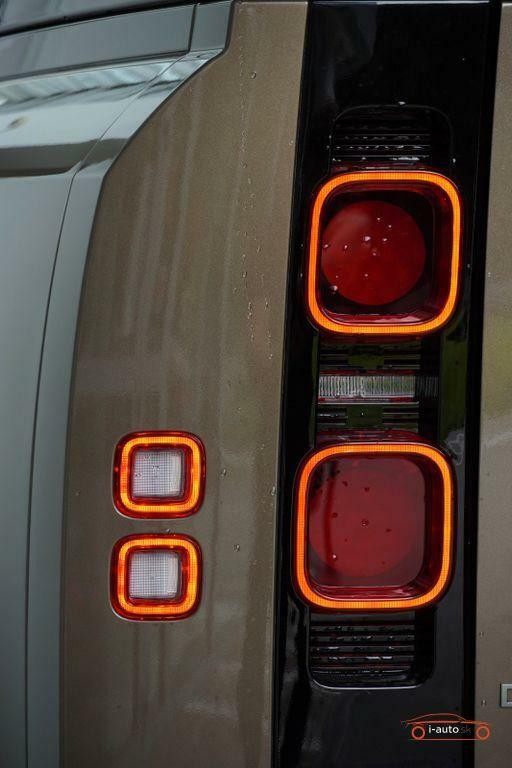 Land Rover Defender 110 Hard Top X-Dynamic SE