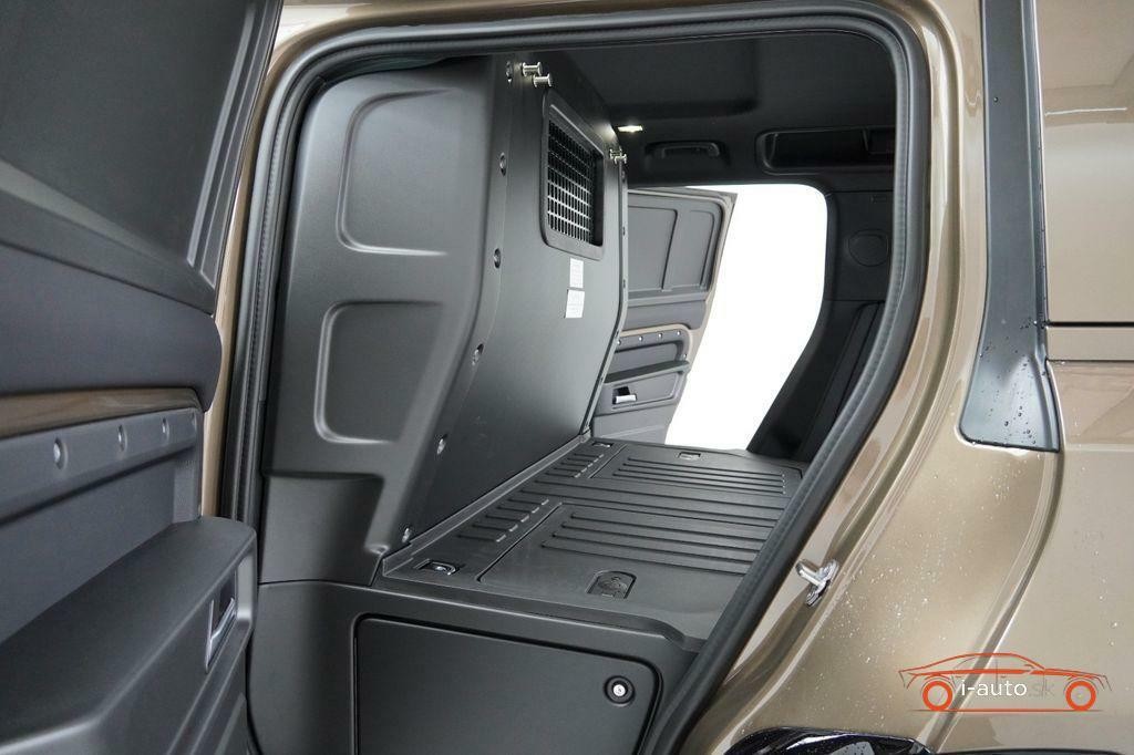 Land Rover Defender 110 Hard Top X-Dynamic SE