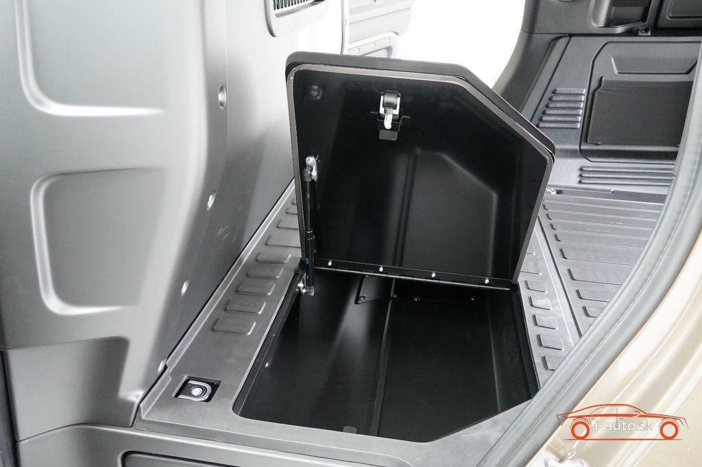 Land Rover Defender 110 Hard Top X-Dynamic SE