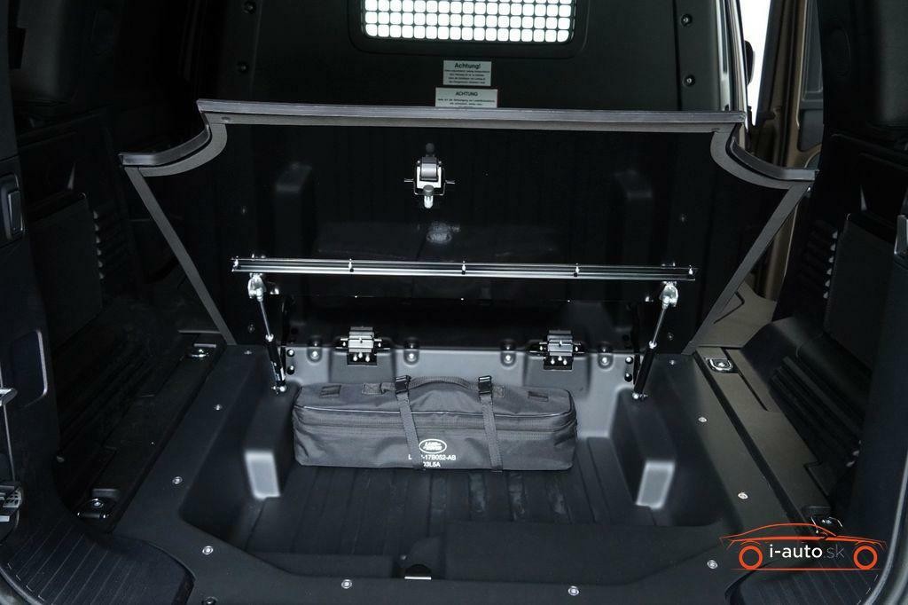 Land Rover Defender 110 Hard Top X-Dynamic SE