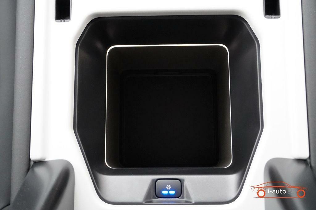 Land Rover Defender 110 Hard Top X-Dynamic SE