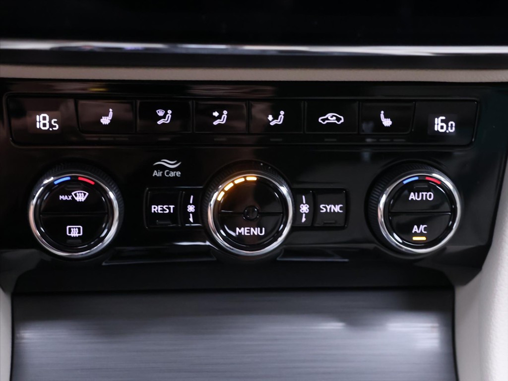 Škoda Superb Combi 2.0 TDi 4x4 DSG Style