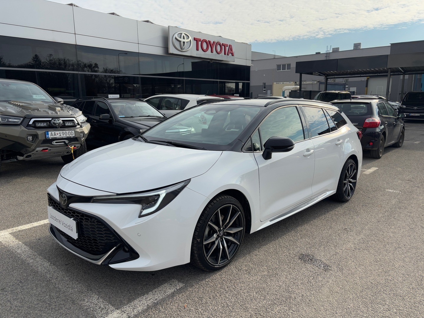 Toyota Corolla Combi Corolla TS 2,0 Hybrid GR Sport Dynamic + zimné pneumatiky
