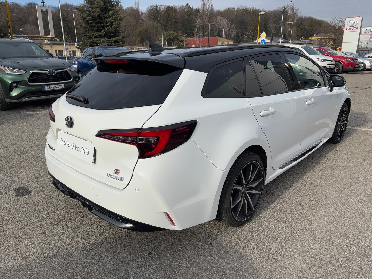 Toyota Corolla Combi Corolla TS 2,0 Hybrid GR Sport Dynamic + zimné pneumatiky