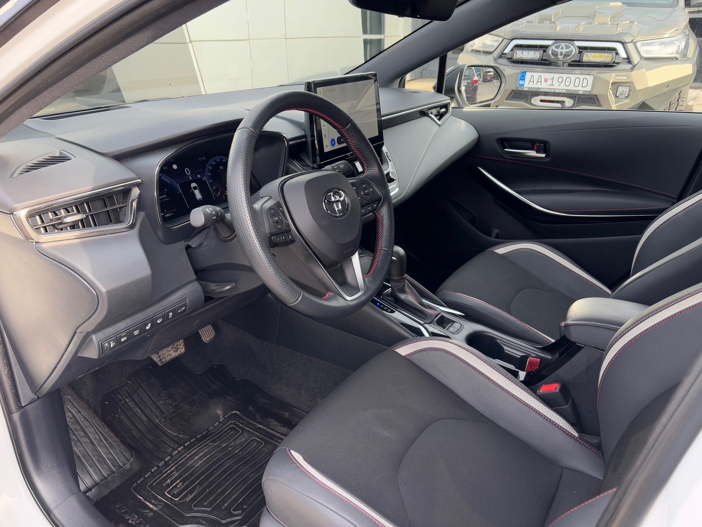 Toyota Corolla Combi Corolla TS 2,0 Hybrid GR Sport Dynamic + zimné pneumatiky