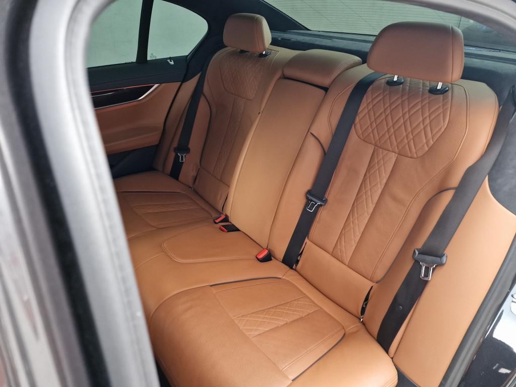 BMW rad 7 730d xDrive A/T