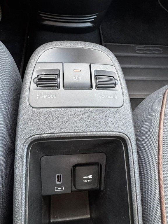 Fiat 500e Hatchback 87kw (42 kWh batéria)