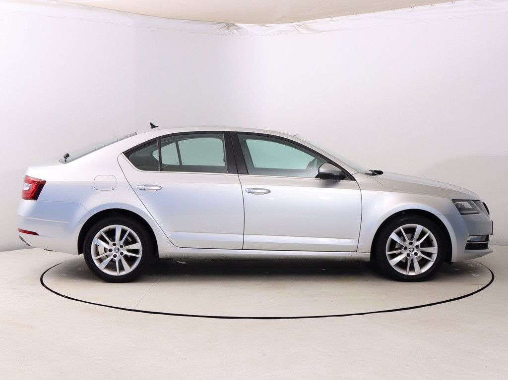 Skoda Octavia Style 1.6 TDI Navigácia, Tempomat, Park. senzory