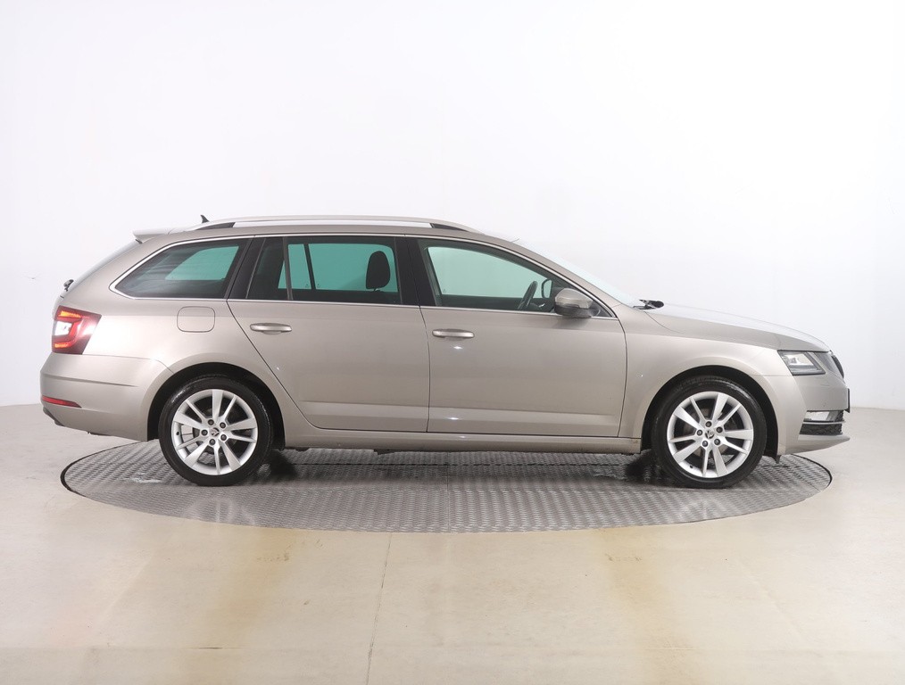 Skoda Octavia Style 1.6 TDI Automat, Serv.kniha, Navigácia