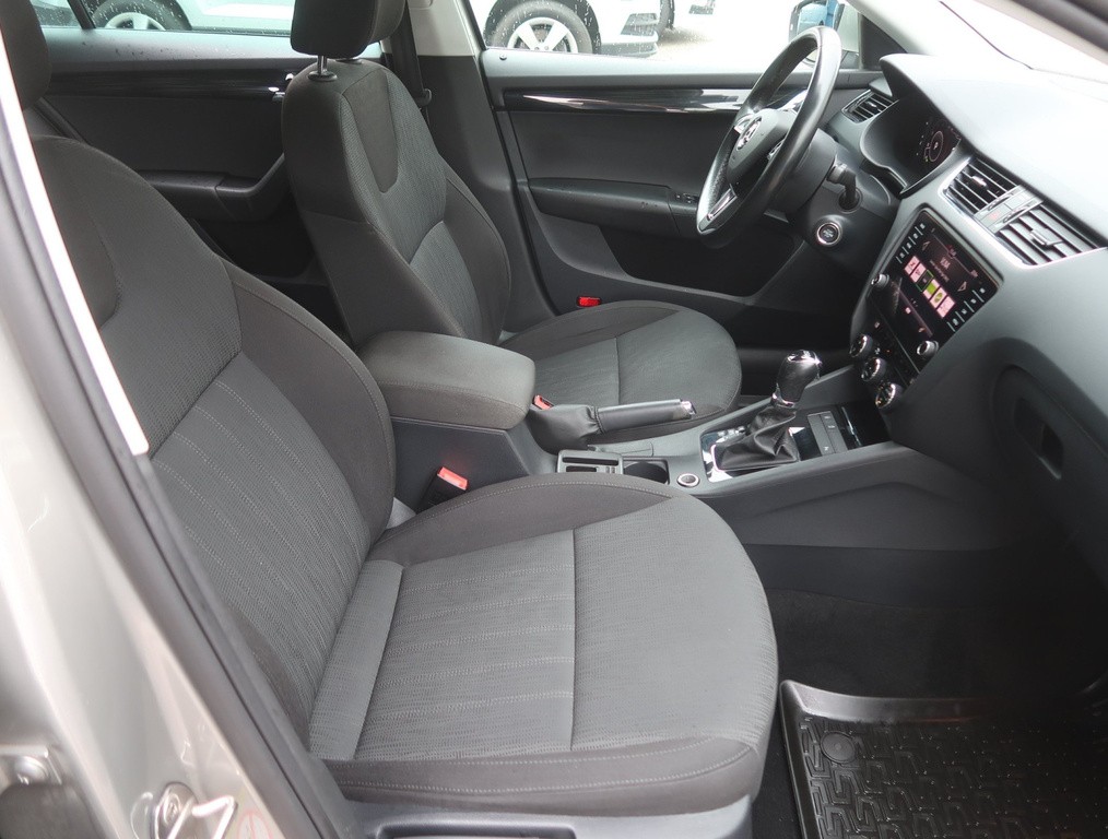 Skoda Octavia Style 1.6 TDI Automat, Serv.kniha, Navigácia